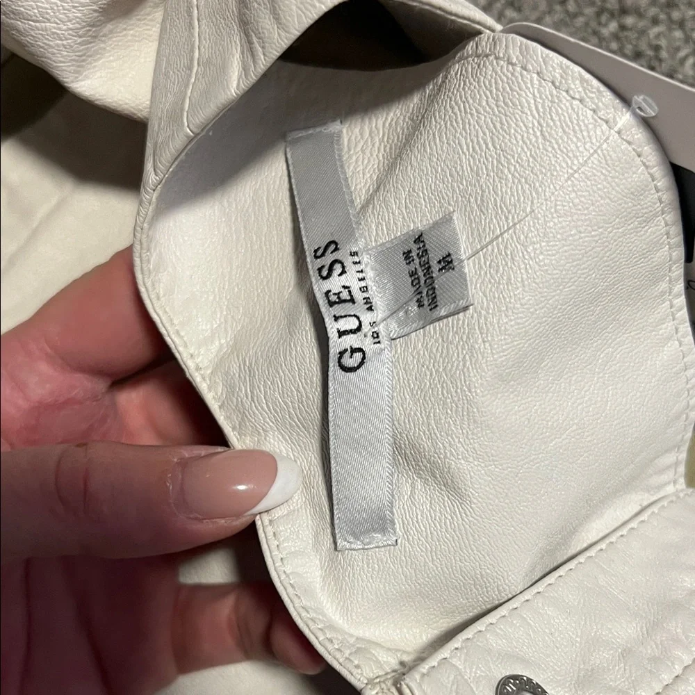 Guess White Button-Back Sleeveless Top - Picture 2 of 4